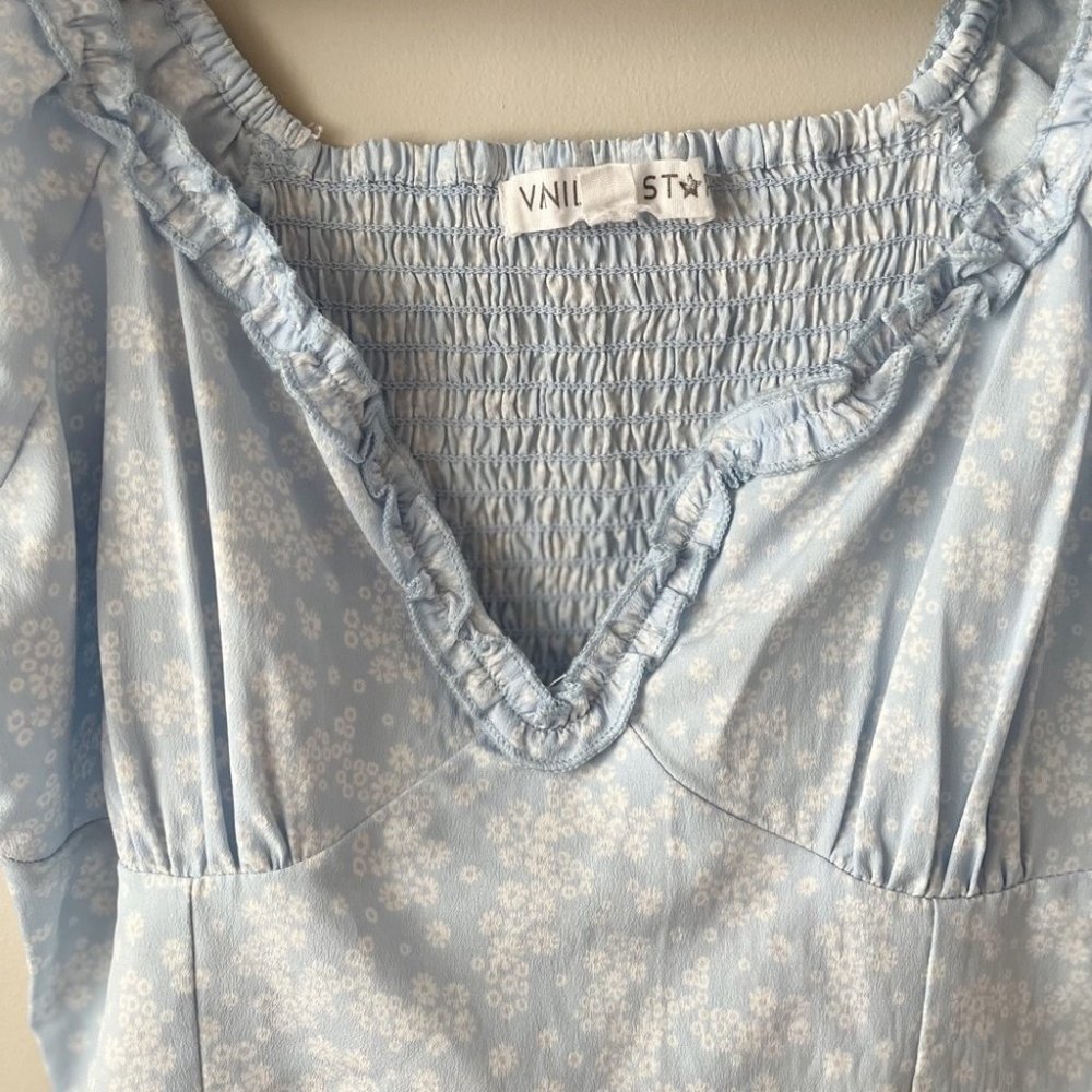 V-neck Ruched Blue Floral Blouse Size Small - Picture 2 of 5